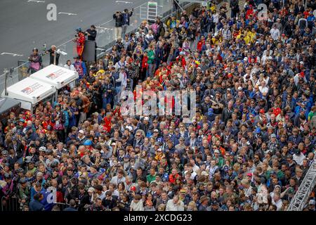 Spettatori, tifosi durante la 24 ore di le Mans 2024, 4° round del Campionato Mondiale Endurance FIA 2024, sul circuito des 24 Heures du Mans, dal 15 al 16 giugno 2024 a le Mans, Francia Foto Stock