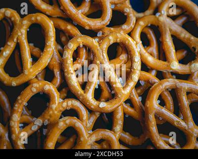 primo piano di pretzel salati duri Foto Stock