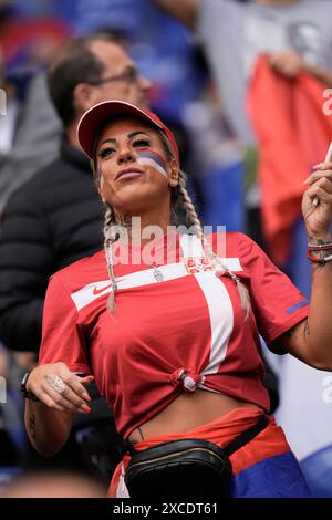 Gelsenkirchen, Germania. 16 giugno 2024. Tifosi serbi durante la partita di calcio Euro 2024 tra Serbia e Inghilterra all'Arena AufSchalke, stadio di Gelsenkirchen, Germania - domenica 16 giugno 2024. Sport - calcio . (Foto di Fabio Ferrari/LaPresse) credito: LaPresse/Alamy Live News Foto Stock