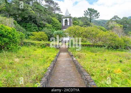 Vecchia torre della chiesa di São Mateus, mistero e accesso di Urzelina, vulcano eruttò nel 1808. Isola di São Jorge-Azzorre-Portogallo. Foto Stock