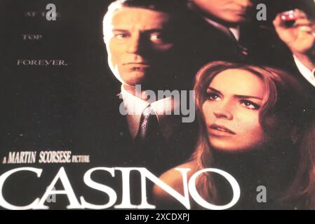 Viersen, Germania - 9 maggio. 2024: Dettaglio del poster del cinema dal Movie Casino con Robert de Niro e Sharon Stone del 1993 Foto Stock