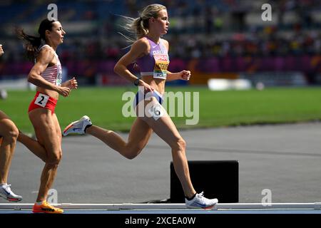 La Gran Bretagna Keely Hodgkinson partecipa alla semifinale femminile dei 800 m durante i Campionati europei di atletica leggera allo stadio Olimpico di Roma, l'11 giugno 2024. Keely Hodgkinson e' al primo posto. Foto Stock