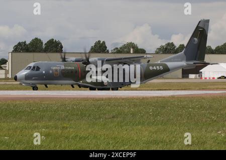 0455, un aereo da trasporto CASA C-295M operato dalla Czech Air Force (CzAF), in partenza dalla RAF Fairford nel Gloucestershire, Inghilterra durante il Royal International Air Tattoo 2023 (RIAT23). Foto Stock