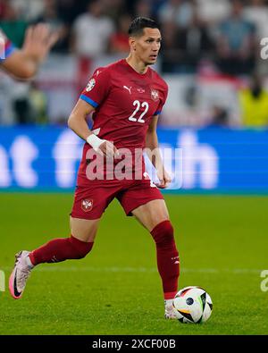 Gelsenkirchen, Germania. 16 giugno 2024. SASA Lukic di Serbia durante la partita di UEFA Euro 2024 tra Serbia e Inghilterra, gruppo C, data 1, giocata allo stadio Arena AufSchalke il 16 giugno 2024 a Gelsenkirchen, Germania. (Foto di Sergio Ruiz/PRESSINPHOTO) credito: PRESSINPHOTO SPORTS AGENCY/Alamy Live News Foto Stock