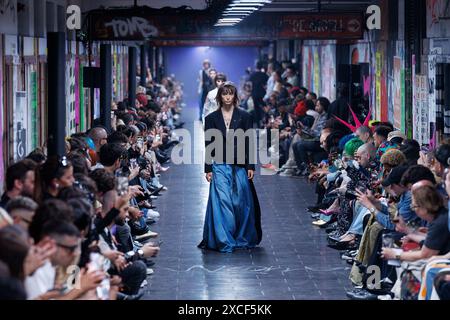 Milano, Italia. 15 giugno 2024. JOHN RICHMOND Runway Primavera/Estate 2025 durante la Milano Fashion Week Menswear il 2024 giugno - Milano, Italia 15/06/2024 credito: dpa/Alamy Live News Foto Stock