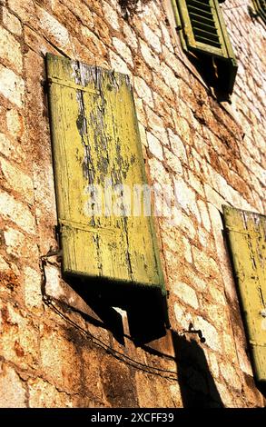 Vecchie persiane per finestre, Spalato, Croazia Foto Stock