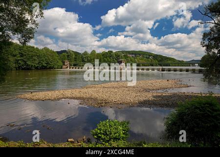 Sbarramento presso la centrale elettrica di Stiftsmuehle, confluenza dei fiumi Ruhr e Volme, Hagen, regione della Ruhr, Renania settentrionale-Vestfalia, Germania Foto Stock