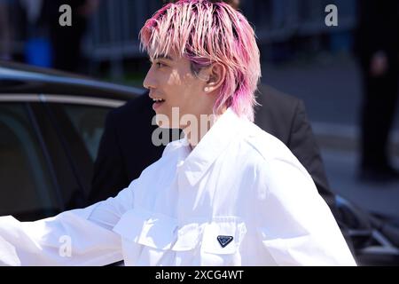 News - PRADA - SS 25 - CELEBRITIES Yamato partecipa al Prada Spring/Summer 2025 Menswear Fashion Show il 16 giugno 2024 a Milano. Foto: Cinzia Camela. MILANO Fondazione Prada Italia Copyright: XCinziaxCamelax/xLiveMediax LPN 1407509 Foto Stock