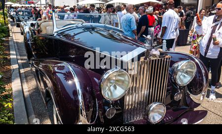 Los Angeles, Stati Uniti. 16 giugno 2024. 1947 Rolls Royce Silver Wraith di Inskip. Auto d'epoca in mostra al Rodeo Drive Concours d'Elegance. Crediti: Stu Gray/Alamy Live News. Foto Stock