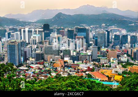 Skyline della città di Seul dal Parco del Monte Namsan in Corea del Sud Foto Stock