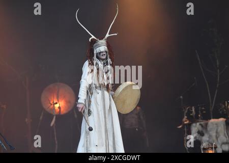 DERBY, INGHILTERRA - 14 GIUGNO 2024: Maria Franz di «Heilung» si esibisce al Download Festival di Donington Park il 14 giugno 2015 a Derby, Inghilterra. CAP/MAR ©MAR/CAP Foto Stock