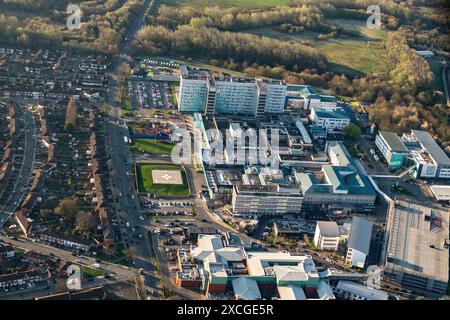 Foto aerea del Liverpool Aintree University Hospital da 1500 metri che mostra i lavori di costruzione in corso Foto Stock