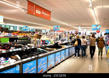 aldi supermercato interno, ramsgate town, east kent, regno unito giugno 2024 Foto Stock