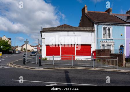Mini-market aperto 24 ore su 24, Warmley, Bristol, Regno Unito. Chiuso nel 2023 Foto Stock
