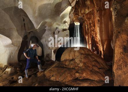 Il gigante delle grotte di Mulu National Park, Stati di Sarawak, nel Borneo, Malaysia Foto Stock