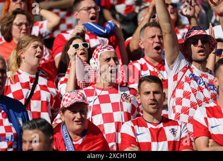 Berlino, Germania - 15 giugno 2024: I tifosi croati mostrano il loro sostegno durante la partita della fase a gironi di UEFA EURO 2024 Spagna contro Croazia all'Olympiastadion di Berlino, Germania Foto Stock