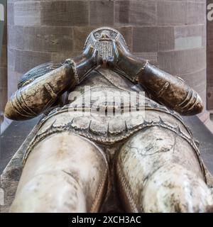 Tomba effigie di Sir Richard Pembridge nella cattedrale di Hereford situata vicino al font sul lato sud della navata. Foto Stock