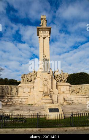 Il Monumento a la Constitucion 1812, Monumento alla Costituzione 1812, per celebrare il centenario della Guerra d'indipendenza. Plaza Espana, Cadice Foto Stock