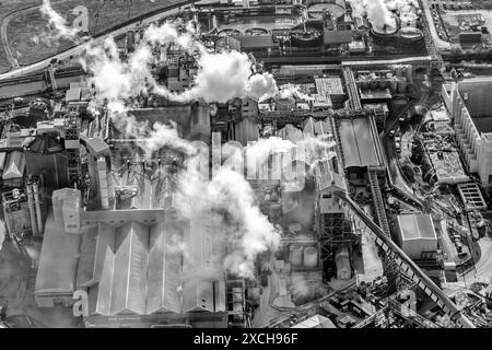 Foto aerea delle opere chimiche di Tata Lostock con vapore che fuoriesce dall'impianto Foto Stock