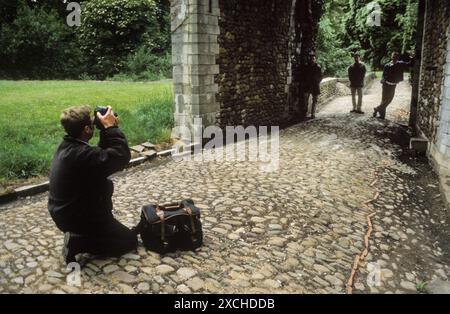 STEREOPHONICS, FORMAZIONE ORIGINALE, CASTELLO DI CARDIFF, 1998: La formazione originale degli Stereophonics sono fotografati nei terreni del Castello di Cardiff prima del loro primo concerto in città presso l'iconico locale di Cardiff, Galles, Regno Unito, il 12 giugno 1998. Foto: Rob Watkins. INFO: Stereophonics, una band rock gallese, emerse negli anni '1990 come figure di spicco del rock britannico. Con la voce e i successi di Kelly Jones come "Dakota", hanno raggiunto il successo commerciale. La loro discografia riflette un diverso mix di generi rock, mostrando il loro fascino duraturo. Foto Stock