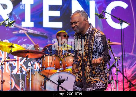 Tim Owens, Earth, Wind and Fire Experience si esibisce al Cambridge Club Festival, Regno Unito. 8 giugno 2024 Foto Stock