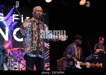 Tim Owens, Earth, Wind and Fire Experience si esibisce al Cambridge Club Festival, Regno Unito. 8 giugno 2024 Foto Stock