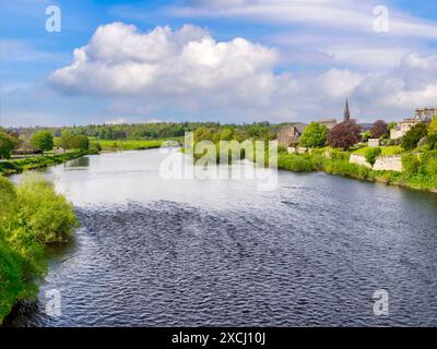 Kelso e il fiume Tweed, Scottish Borders, Regno Unito Foto Stock