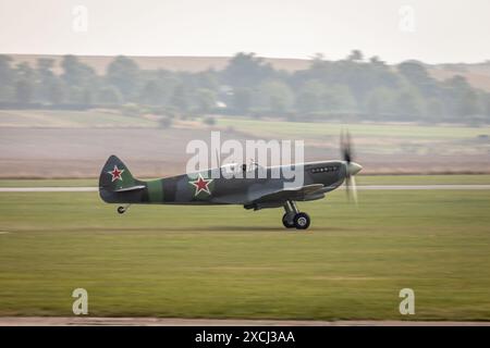 Supermarine Spitfire Mk IX PT879, Duxford Airfield, Cambridgeshire, Regno Unito Foto Stock