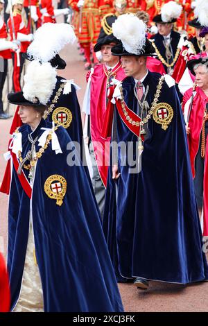 La Principessa reale e il Principe di Galles arrivano per partecipare all'annuale Order of the Garter Service alla St George's Chapel, Castello di Windsor, Berkshire. Data foto: Lunedì 17 giugno 2024. Foto Stock