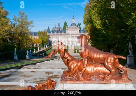 Palazzo Reale da Cascada Nueva fontana. La Granja de San Ildefonso, provincia di Segovia Castilla Leon, Spagna. Foto Stock