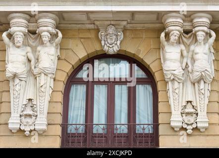 Dettaglio del Teatro Arriaga aperto nel 1890, intitolato a Juan Crisóstomo Arriaga noto come la Plaza de Mozart Arriaga Bilbao Paesi Baschi Spagna Foto Stock