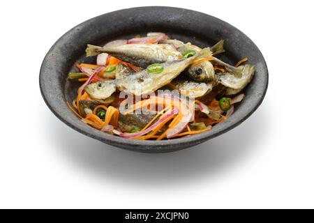 Piccolo sgombro di cavallo escabeche. Pesce fritto e marinato. Foto Stock