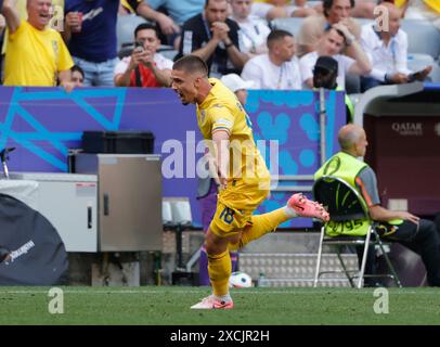Monaco, Germania. 17 giugno 2024. Razvan Marin di Romania celebra il punteggio ottenuto durante la partita UEFA Euro 2024 del gruppo e tra Romania e Ucraina a Monaco di Baviera, Germania, il 17 giugno 2024. Crediti: Philippe Ruiz/Xinhua/Alamy Live News Foto Stock