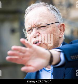 Hannover, Germania. 14 giugno 2024. Stephan Weil (SPD), Ministro Presidente della bassa Sassonia, parla e gesticola un evento. Crediti: Moritz Frankenberg/dpa/Alamy Live News Foto Stock