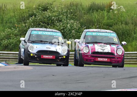 Ashley Gregory, MINI Cooper R50, Ashley Gregory Racing, Leo Purches, MINI Cooper R50, Graves Motorsport, 2024 Vertu MINI Challenge Trophy, tre venti Foto Stock