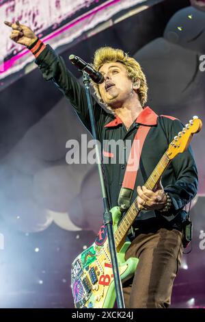 Milano, Italia. 16 giugno 2024. La rock band americana GREEN DAY si esibisce dal vivo sul palco dell'Ippodromo SNAI la Maura durante il ! I-Days Milano Coca-Cola 2024'. Crediti: Rodolfo Sassano/Alamy Live News Foto Stock