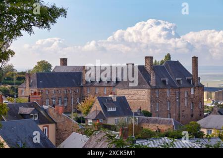 Vista aerea dell'abbazia di Sainte-Anne de Moutons, un'ex abbazia benedettina situata ad Avranches, nel dipartimento della Manche. Foto Stock
