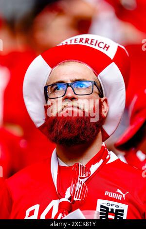 Dusseldorf, Germania. 17 giugno 2024. DUSSELDORF, Dusseldorf Arena, 17-06-2024, Campionato europeo di calcio Euro2024, partita a gironi n. 8 tra Austria e Francia, tifosi austriaci crediti: Pro Shots/Alamy Live News Foto Stock
