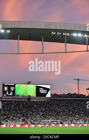 SAN PAOLO, BRASILE - 16 GIUGNO: Una visione generale della partita tra Corinthians e San Paolo come parte del Campionato Brasileiro serie A 2024 alla neo Química Arena il 16 giugno 2024 a São Paolo, Brasile. (Foto di Leandro Bernardes/PxImages) Foto Stock