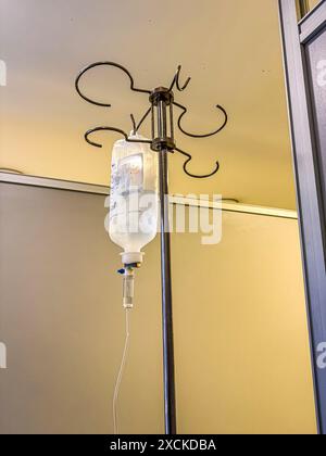 Contagocce di medicina. Contenitore con un primo piano antibiotico. Foto di alta qualità Foto Stock