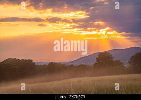 Dresda Abendhimmel über Dresden mit den Elbhängen von Pirna aus gesehen. Dresda Sachsen Deutschland *** Dresda cielo serale sopra Dresda con le pendici dell'Elba viste da Pirna Dresda Sassonia Germania Foto Stock