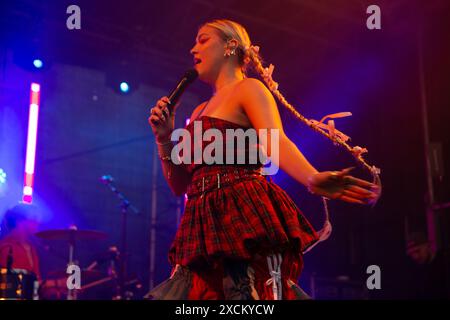 Caity Baser si esibisce dal vivo al festival di leeds uk 25 maggio 2024. Foto Stock