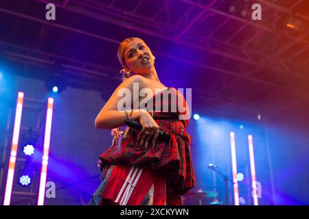 Caity Baser si esibisce dal vivo al festival di leeds uk 25 maggio 2024. Foto Stock