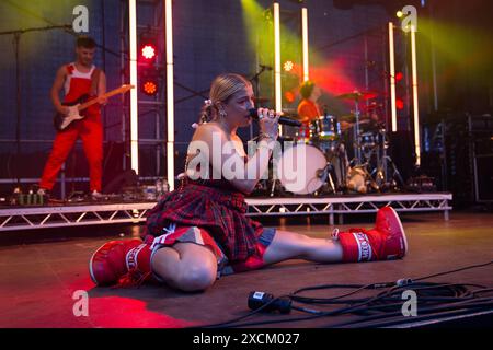 Caity Baser si esibisce dal vivo al festival di leeds uk 25 maggio 2024. Foto Stock