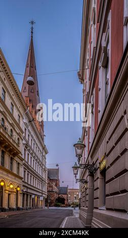 Scenario notturno della Chiesa di San Pietro nel centro di Malmö, Svezia, 17 giugno 2024 Foto Stock