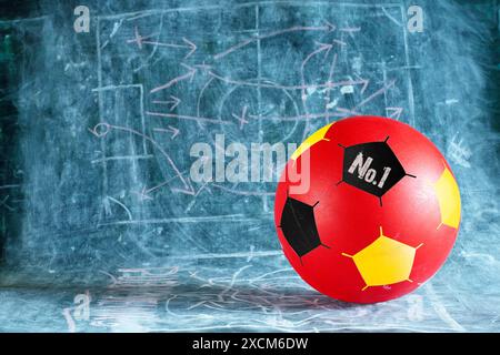 Palla da calcio generica con colori nazionali tedeschi e marcatura Nr 1. Grande evento di calcio quest'anno in europa, concetto di campionato di calcio. Foto Stock