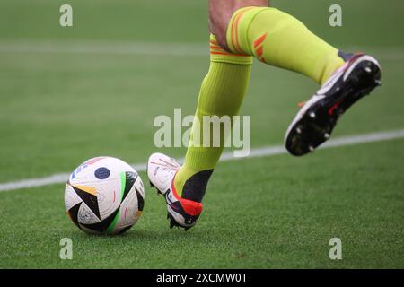 Francoforte sul meno, Germania. 17 giugno 2024. Il pallone ufficiale di Euro 2024 è visto durante la partita a gironi della fase e del Campionato europeo di calcio UEFA EURO 2024 tra Belgio e Slovacchia all'Arena di Francoforte. Punteggio finale : Slovacchia 1 : 0 Belgio credito: SOPA Images Limited/Alamy Live News Foto Stock