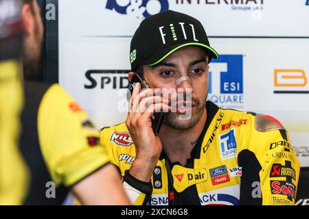 Misano Adriatico, Italia. 16 giugno 2024. Andrea Iannone del Team Goeleven con Ducati Panigale V4R visto durante il Campionato Mondiale FIM SBK Superbike Pirelli Emilia-Romagna Round - Box e Pit Lane al Misano World Circuit. (Foto di Fabrizio Carabelli/SOPA Images/Sipa USA) credito: SIPA USA/Alamy Live News Foto Stock