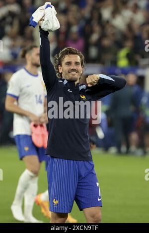 Antoine Griezmann di Francia celebra la vittoria dopo la partita di calcio UEFA Euro 2024, gruppo D, tra Austria e Francia il 17 giugno 2024 alla Dusseldorf Arena di Dusseldorf, Germania Foto Stock