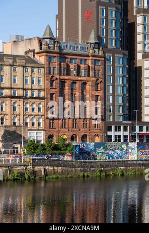 Albergo Riverside House, sistemazione con angolo cottura nel centro di Glasgow sulla riva nord del fiume Clyde in Scozia, Regno Unito. Foto Stock